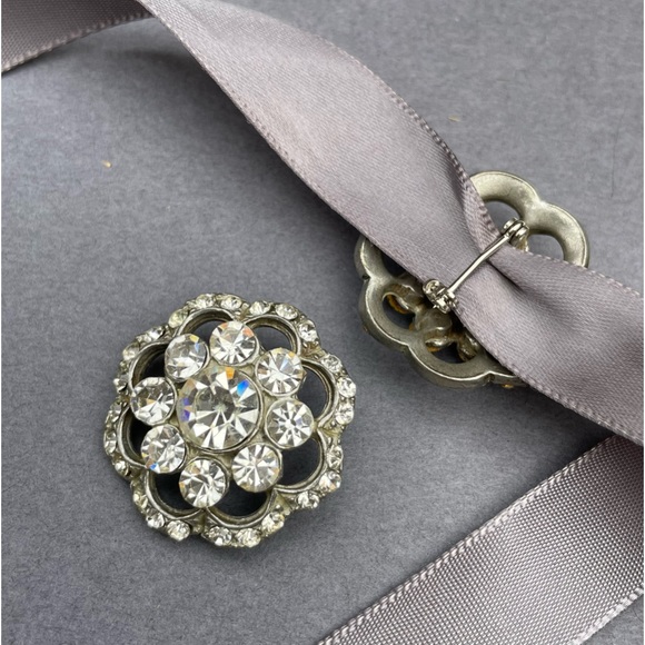 Scalloped Flower Clear Round Rhinestone Scatter Pin Pair - Picture 5 of 11